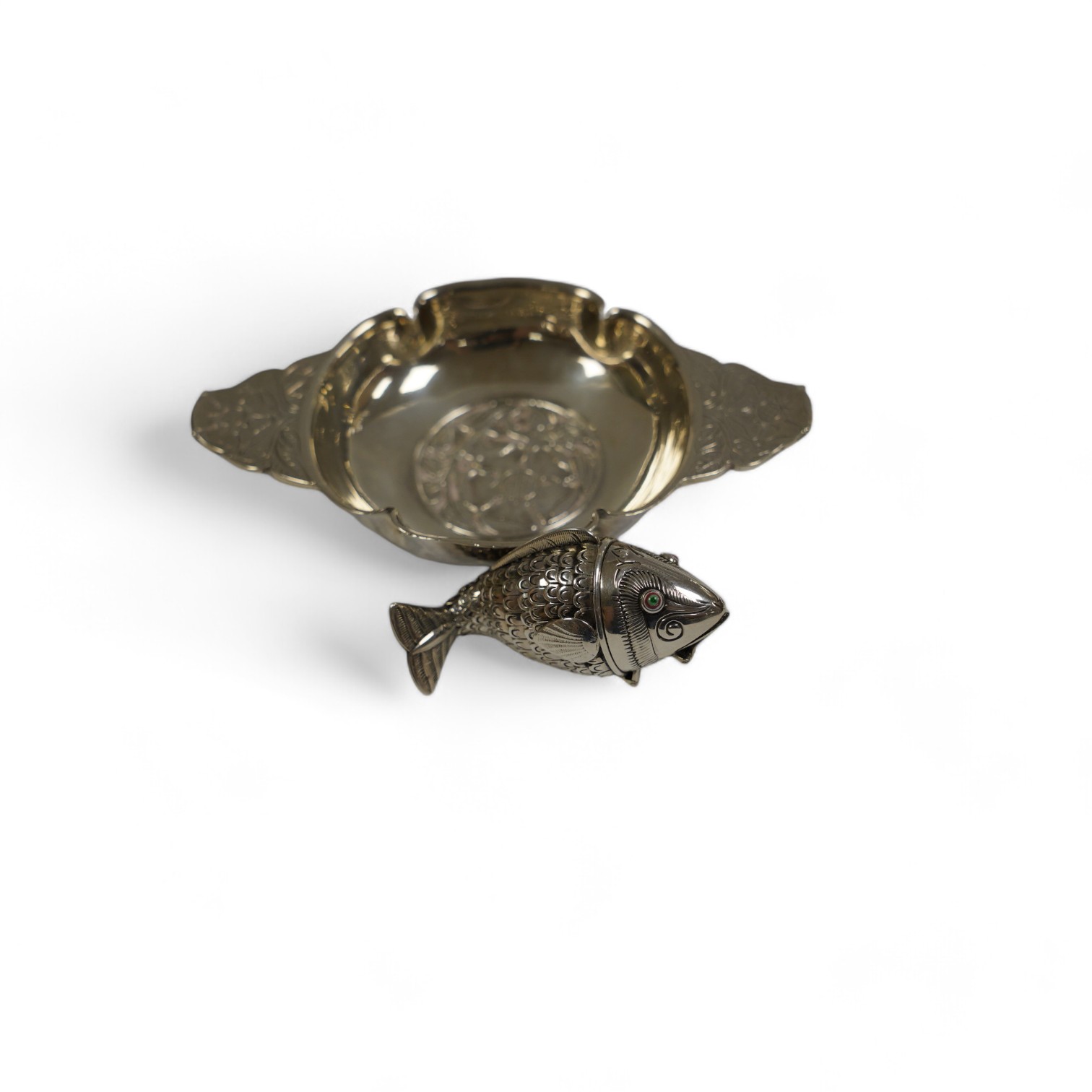 A George V foliate engraved silver quaich by Robert Edgar Stone, London, 1936, 12.2cm, together with a Norwegian 830 standard white metal articulated fish pill box, 60mm. Condition - fair to good